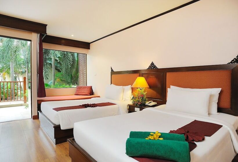 디럭스 룸, Baumanburi Hotel Patong