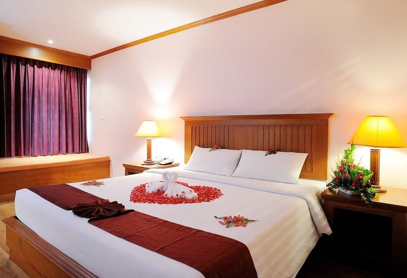 디럭스 룸, Baumanburi Hotel Patong