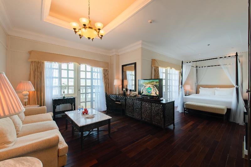 سوییت جونیور با چشم‌انداز دریا, Sunrise Nha Trang Beach Hotel & Spa