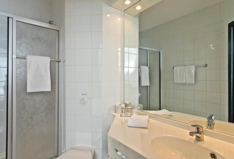 Номер Стандарт Трехместный, Days Inn Dessau