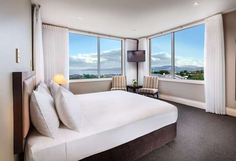 Апартаменты 3 Спальни, Hilton Lake Taupo