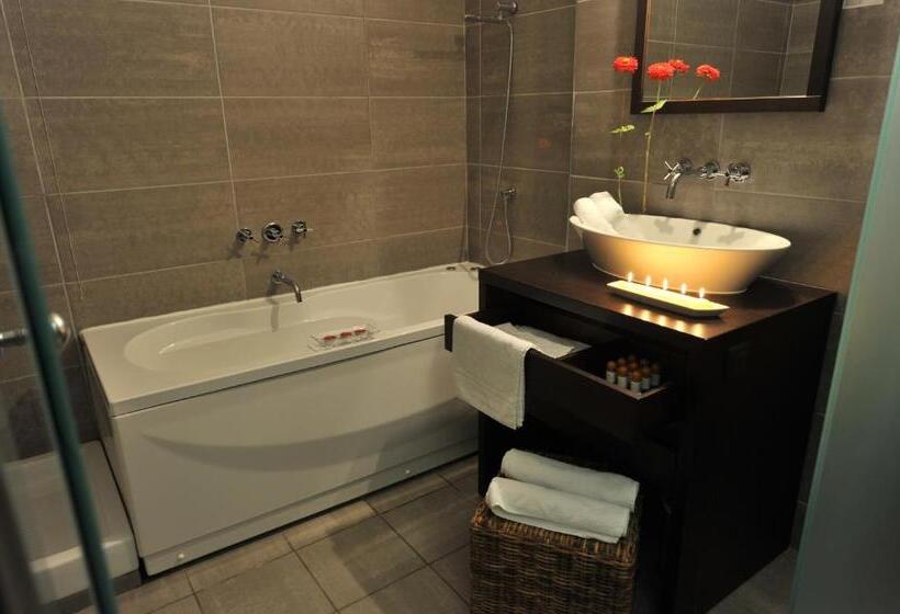 سوییت جونیور, Antares Sport Beauty & Wellness