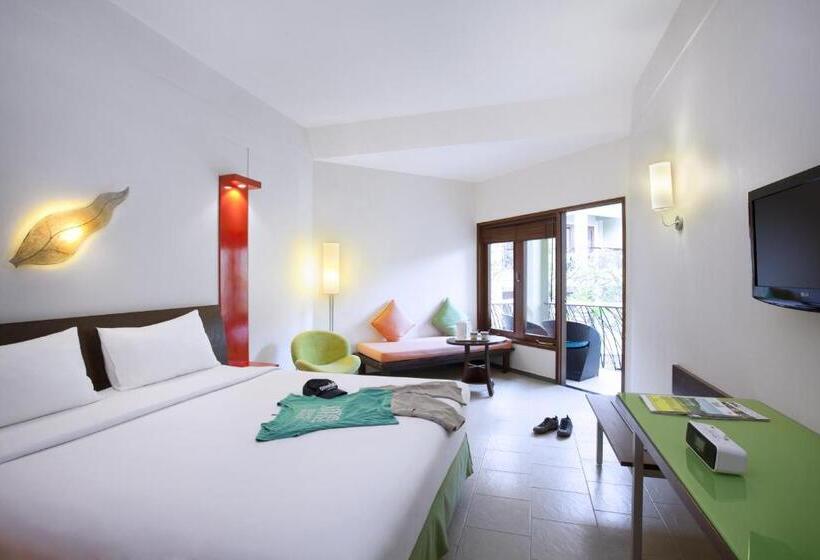 Номер Superior Вид на Бассейн, Ibis Styles Bali Legian