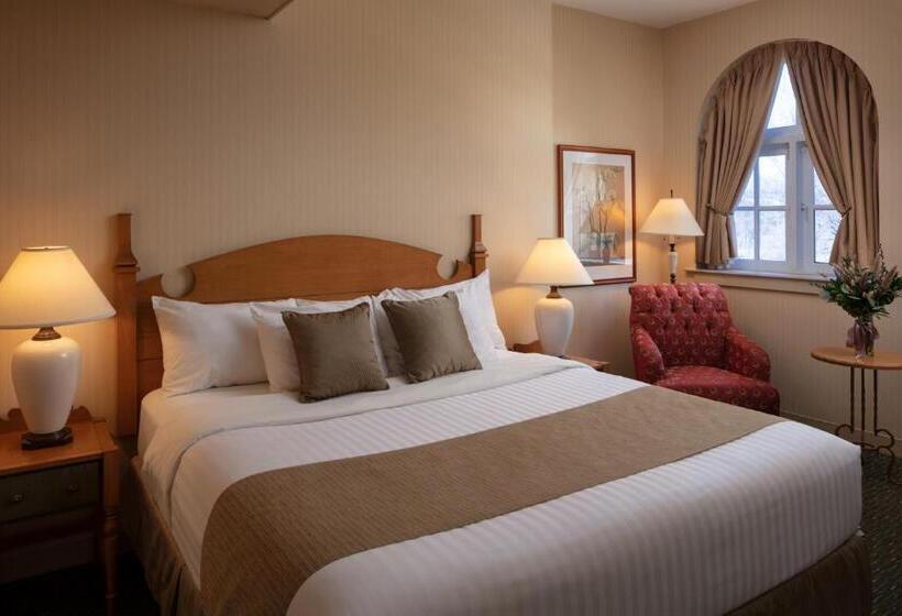 Deluxe Suite King Bed, St. Eugene Golf Resort & Casino