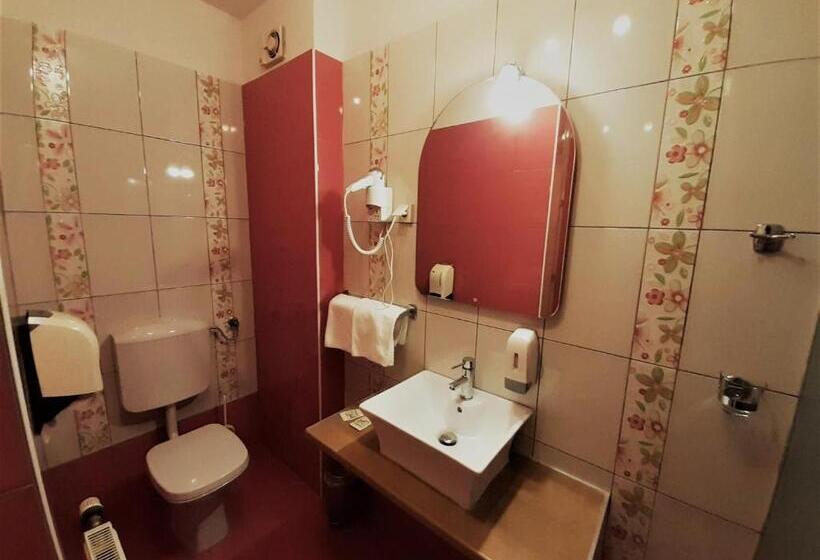 اتاق استاندارد سه نفره, Rooms Vodisek   Depandansa Capodistria Boutique Hotela