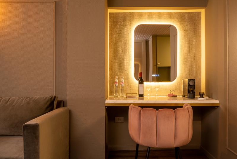 デラックストリプルルーム, Leonardo Gordon Beach