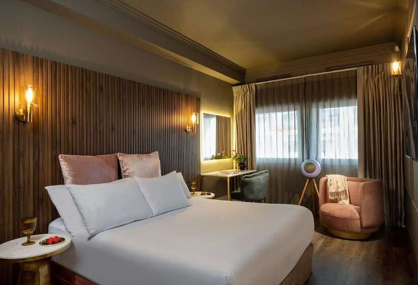 デラックスルーム, Leonardo Gordon Beach