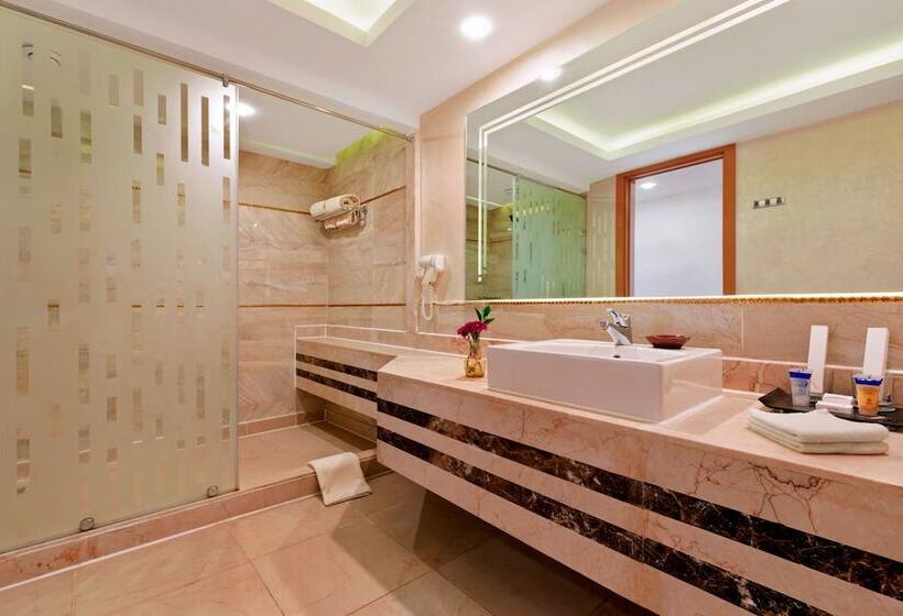Номер Deluxe Вид на Бассейн, Pickalbatros Dana Beach Resort   Aqua Park
