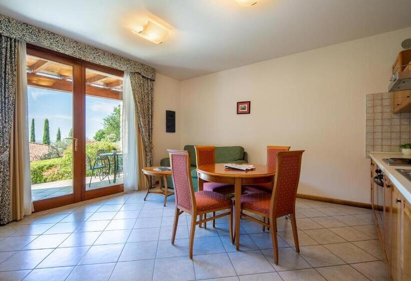 庭の見える１ベッドルームアパートメント, Domina Borgo Degli Ulivi  Garda Lake