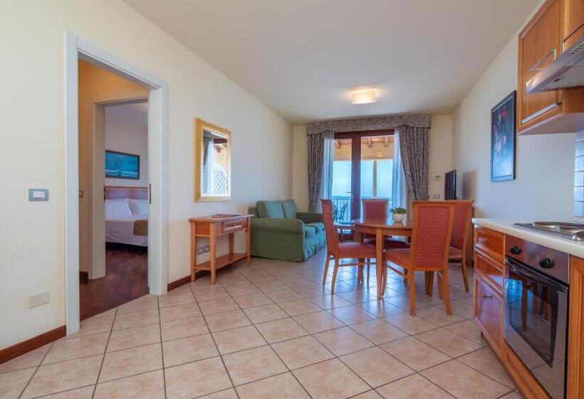 1 Bedroom Apartment Lake View, Domina Borgo Degli Ulivi  Garda Lake