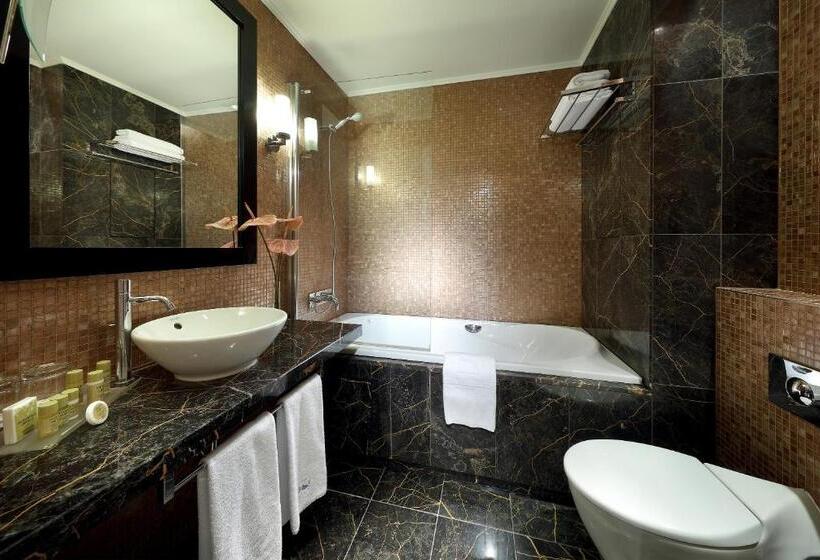 اتاق خانوادگی, Eurostars Thalia