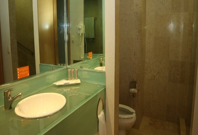 חדר דחוקס עם מיטת קינג, Real Inn Nuevo Laredo