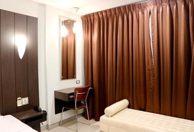 Quarto Superior, Swana Bangkok