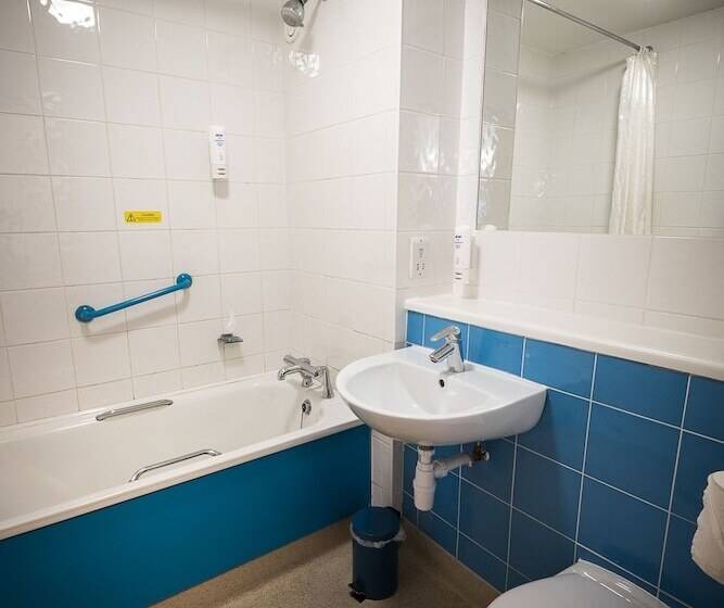 스탠다드 트리플 룸, Travelodge Waterford