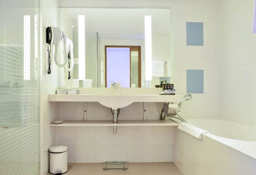 سوییت جونیور, Novotel Bucharest City Centre