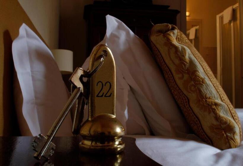 اتاق اکونومی, Albergo Orologio