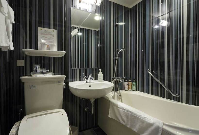 Quarto Triplo Estandar, Monterey Hanzomon