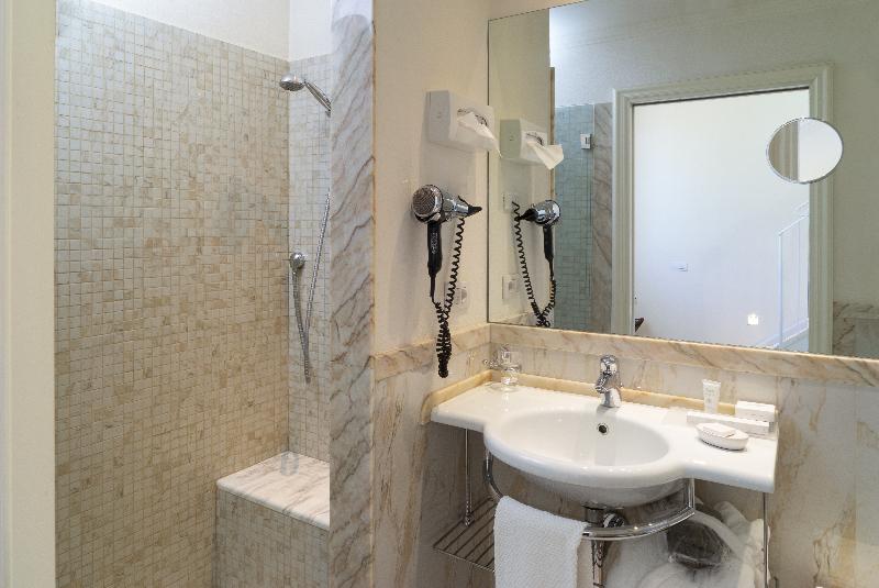 Полулюкс, Villa Abbondanzi Resort