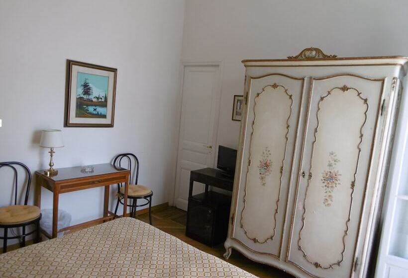Camera Standard, Villa Maria