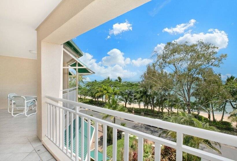 Апартаменты 2 Спальни, On The Beach Apartments