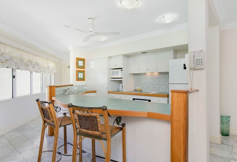 Апартаменты 3 Спальни, On The Beach Apartments