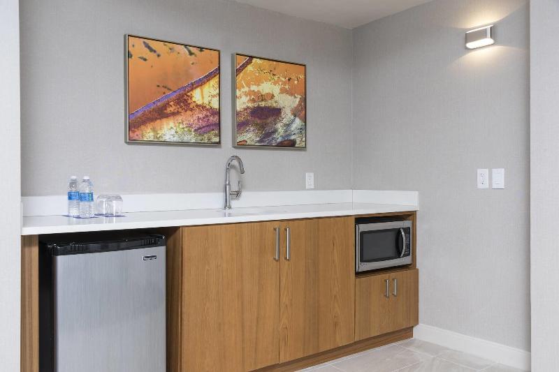 Люкс Кровать Кинг, Sonesta Hotel Grand Rapids Airport