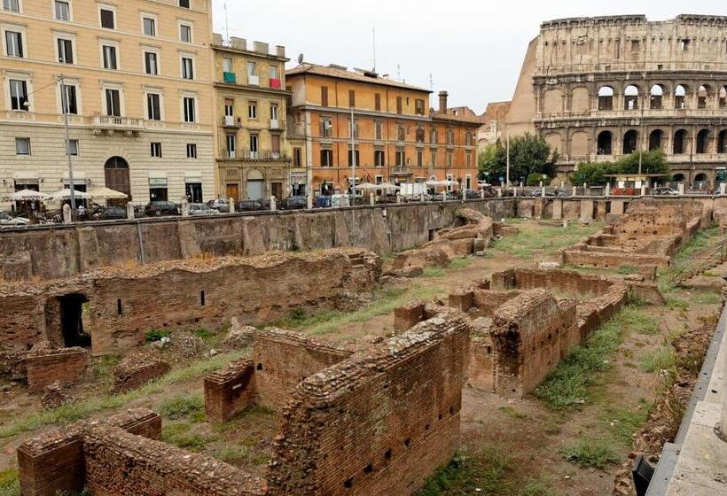 חדר סטנדרטי לשלושה עם נוף, Colosseo Rooms Imperial Rome