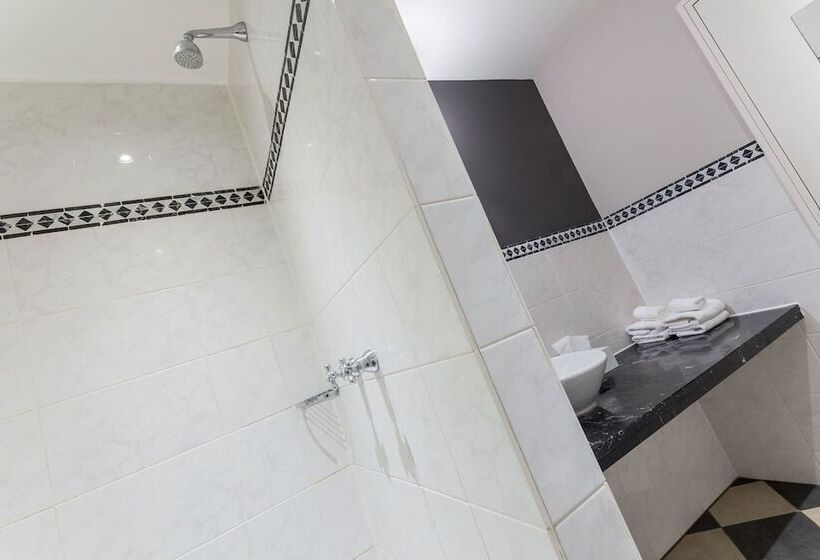 Люкс Сеньор, Van Der Valk Hotel Kasteel Terworm