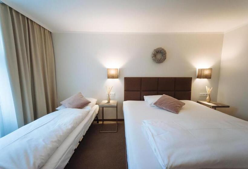 Номер Стандарт Трехместный, Landhotel Potsdam