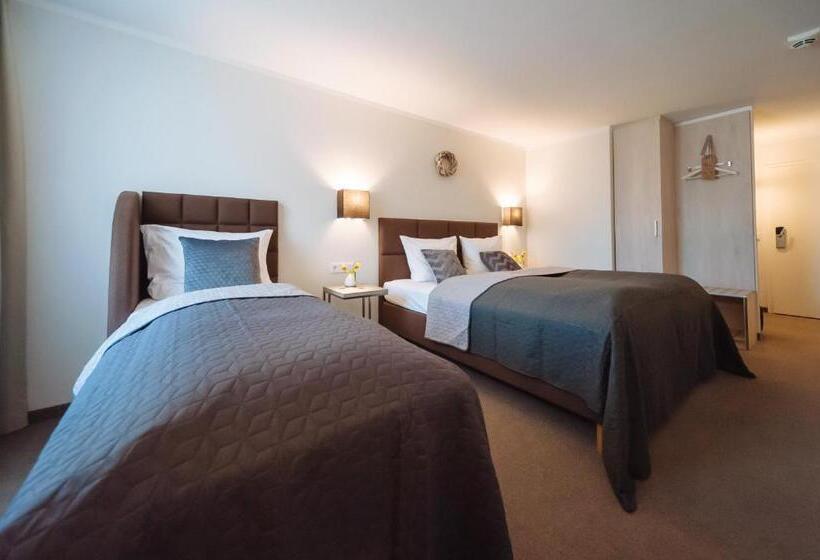 اتاق استاندارد سه نفره, Landhotel Potsdam