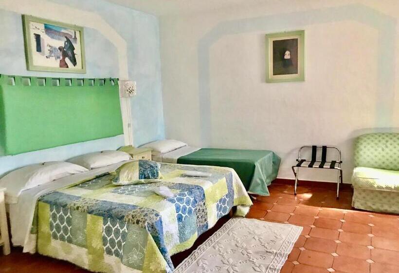 اتاق ساده سه‌ نفره, Stefania Boutique Hotel By The Beach