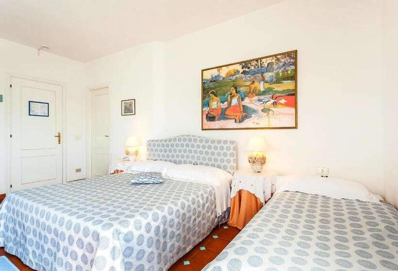 اتاق ساده سه‌ نفره, Stefania Boutique Hotel By The Beach