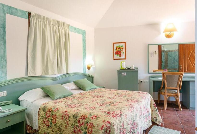 اتاق لوکس با بالکن, Stefania Boutique Hotel By The Beach