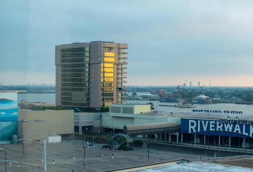 Номер Стандарт, New Orleans Marriott Warehouse Arts District