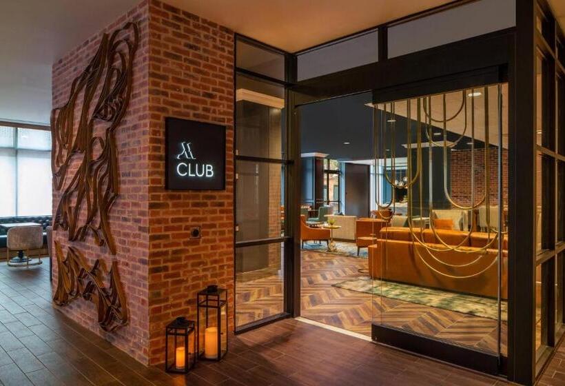 Полулюкс, New Orleans Marriott Warehouse Arts District