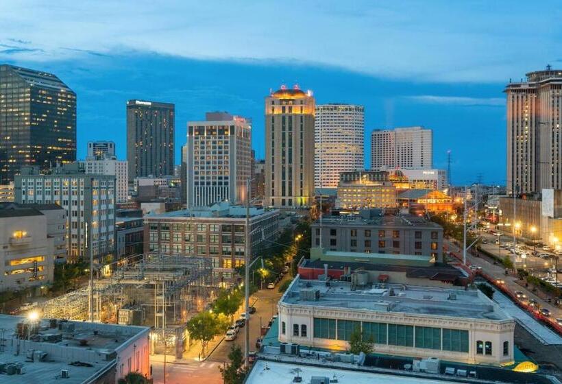 Номер Клуб Кровать Кинг, New Orleans Marriott Warehouse Arts District