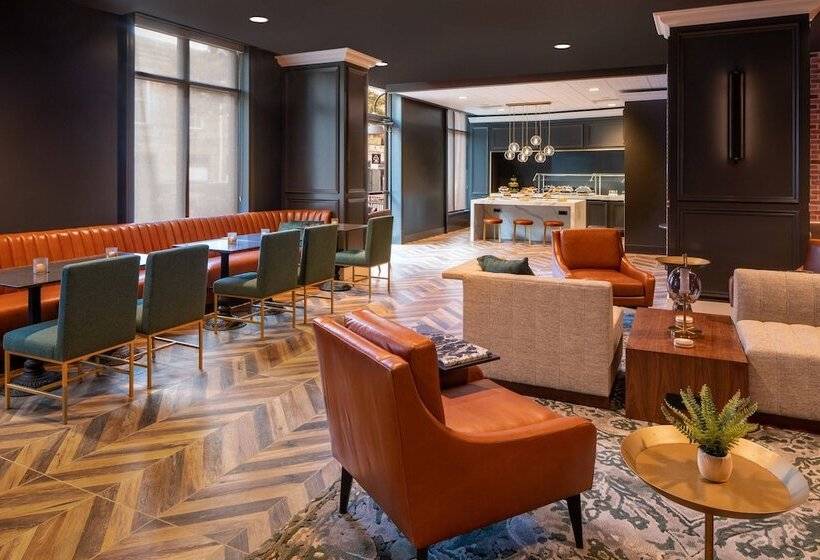 Номер Клуб, New Orleans Marriott Warehouse Arts District