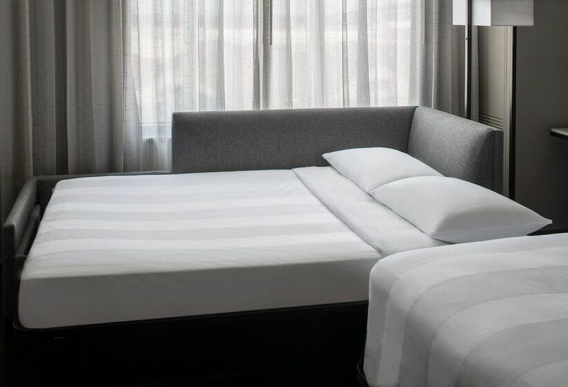 Номер Клуб, New Orleans Marriott Warehouse Arts District