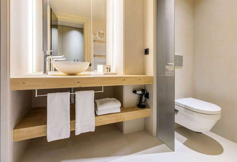 اتاق پریمیوم چهارنفره, Park Piolets Mountainhotel & Spa