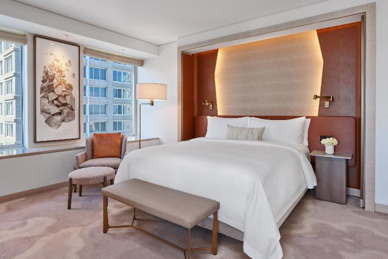 Suite King Size Bed, The St. Regis San Francisco
