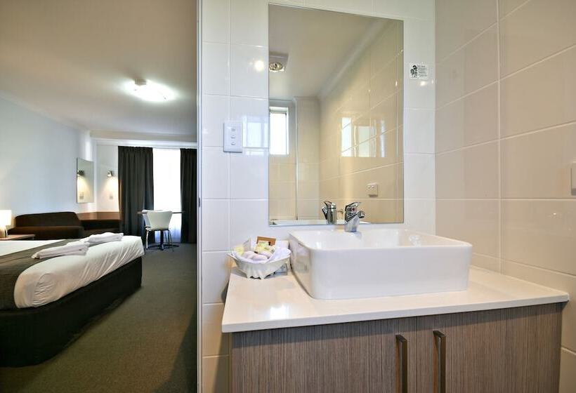 Семейный Номер, The Aberdeen Motel