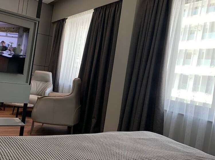 جناح مطل على المدينة, Butrinti & Spa