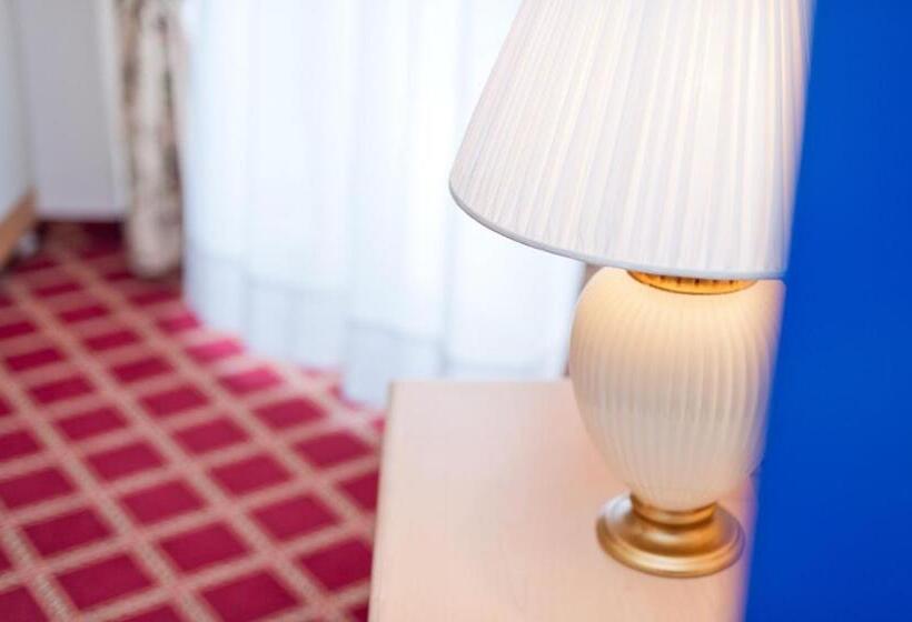 اتاق استاندارد با چشم‌انداز استخر, Business Resort Parkhotel Werth