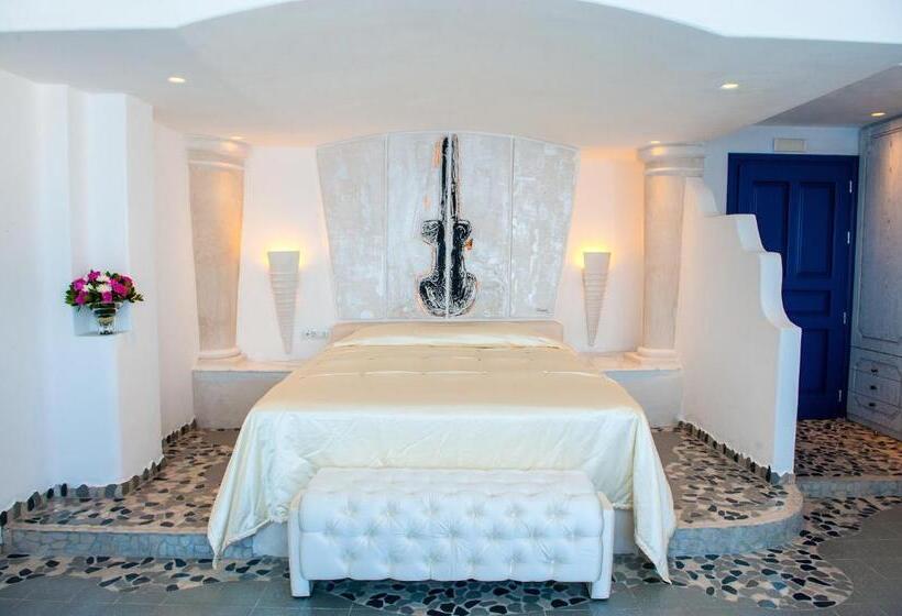 سوئیت با چشم‌انداز, Astarte Suites