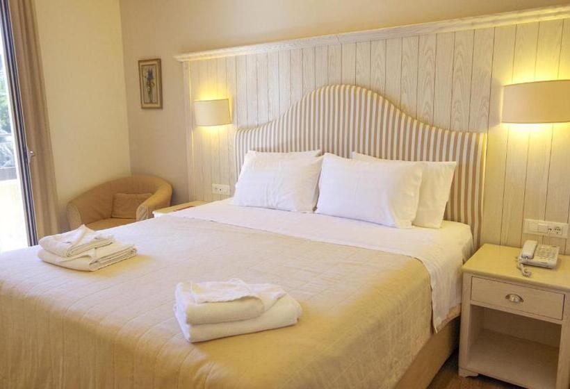 Номер Стандарт Трехместный, Art Hotel Debono