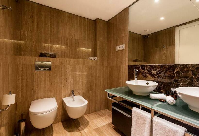 Люкс Deluxe 2 Спальни, As Cascatas Golf Resort & Spa