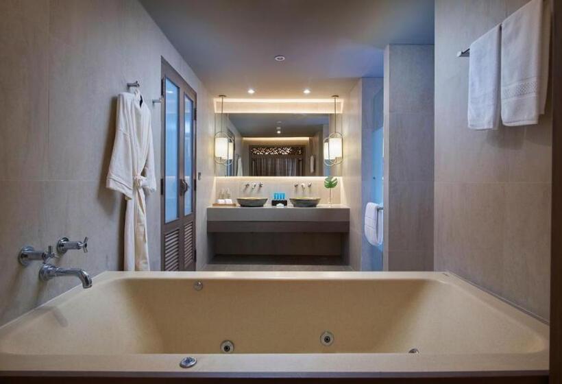 Номер Deluxe Кровать Кинг, Amari Vogue Krabi