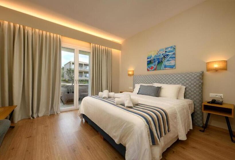 Люкс с гидромассажем, Art Hotel Debono