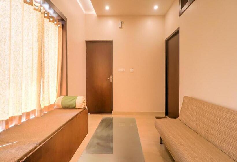 コンフォートトリプルルーム, Super Townhouse Amaraa Farms Near Lulu Hypermarket