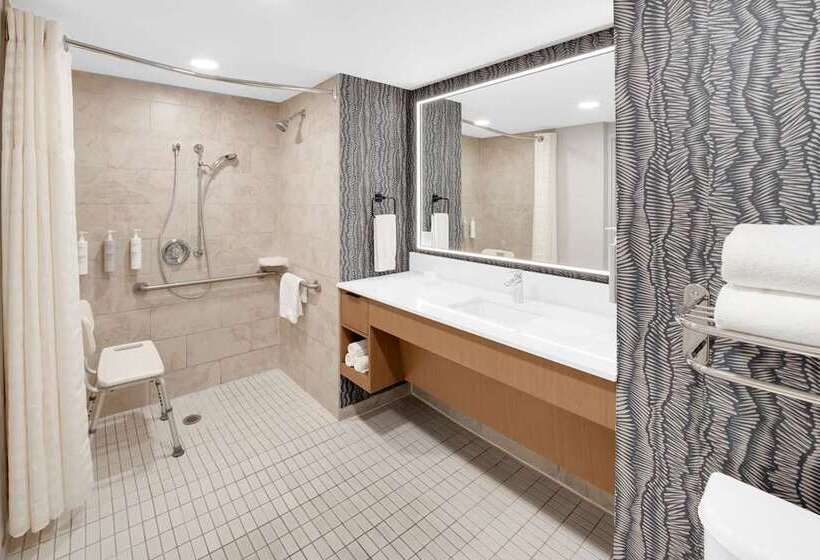 身障者適用スイートルーム, Embassy Suites Montréal By Hilton